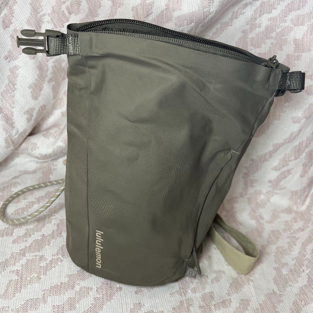 Lululemon Roll-Top Crossbody Bag 3L